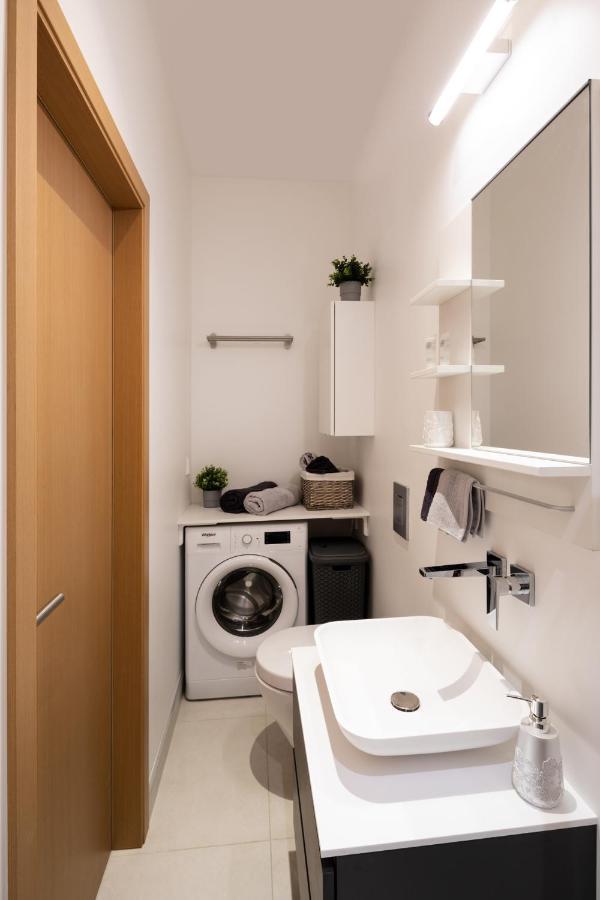 Modern Design Studio Apartment In Riga Center Exterior photo